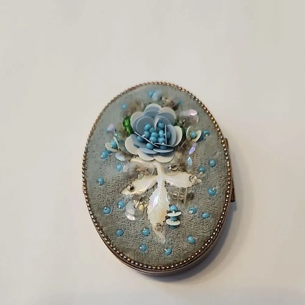 Vintage Floral Embellished SequinโCompact Oval Trinket Box